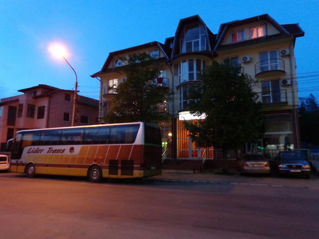 Hotel Cygnus Тульча Екстер'єр фото